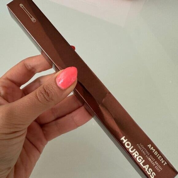 Hourglass No.17 Lighting Edit Vegan Ultra Soft Makeup Brushes - Picture 9 of 9